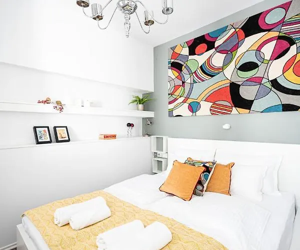 Saint Seven Apartment *