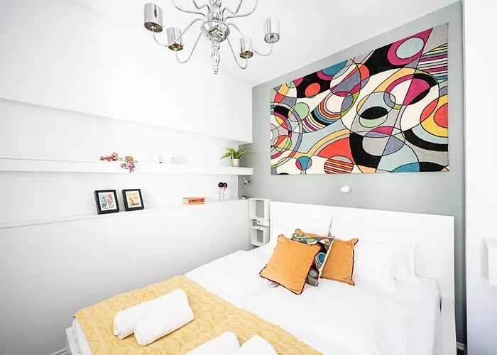 Saint Seven Apartment *
